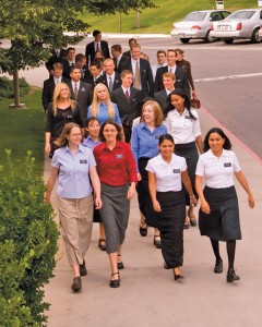 mormone-missionari-ragazze-uomini