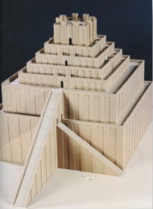 Modello della torre del tempio di Marduk a Babilonia. 